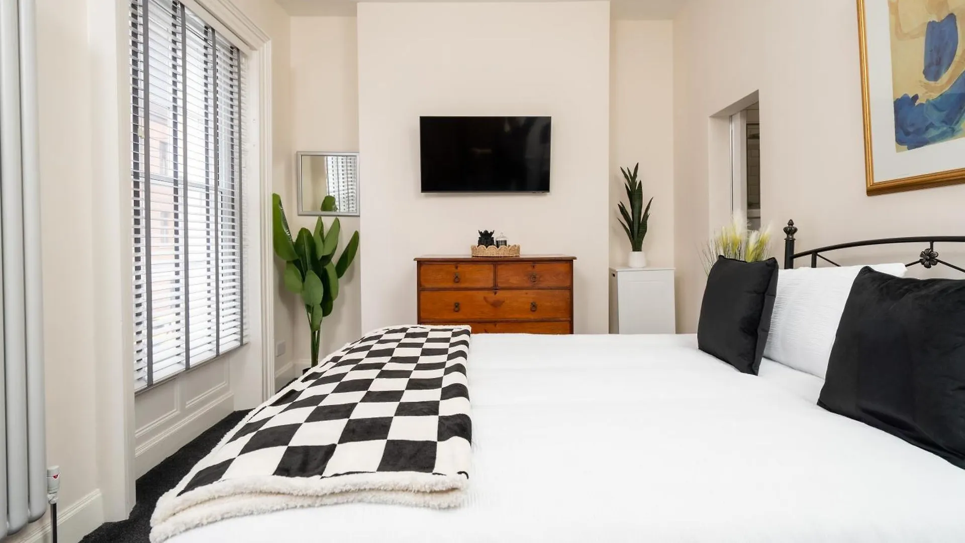 The U2 Crib - Unique History, Stylish With Parking Apartment Belfast