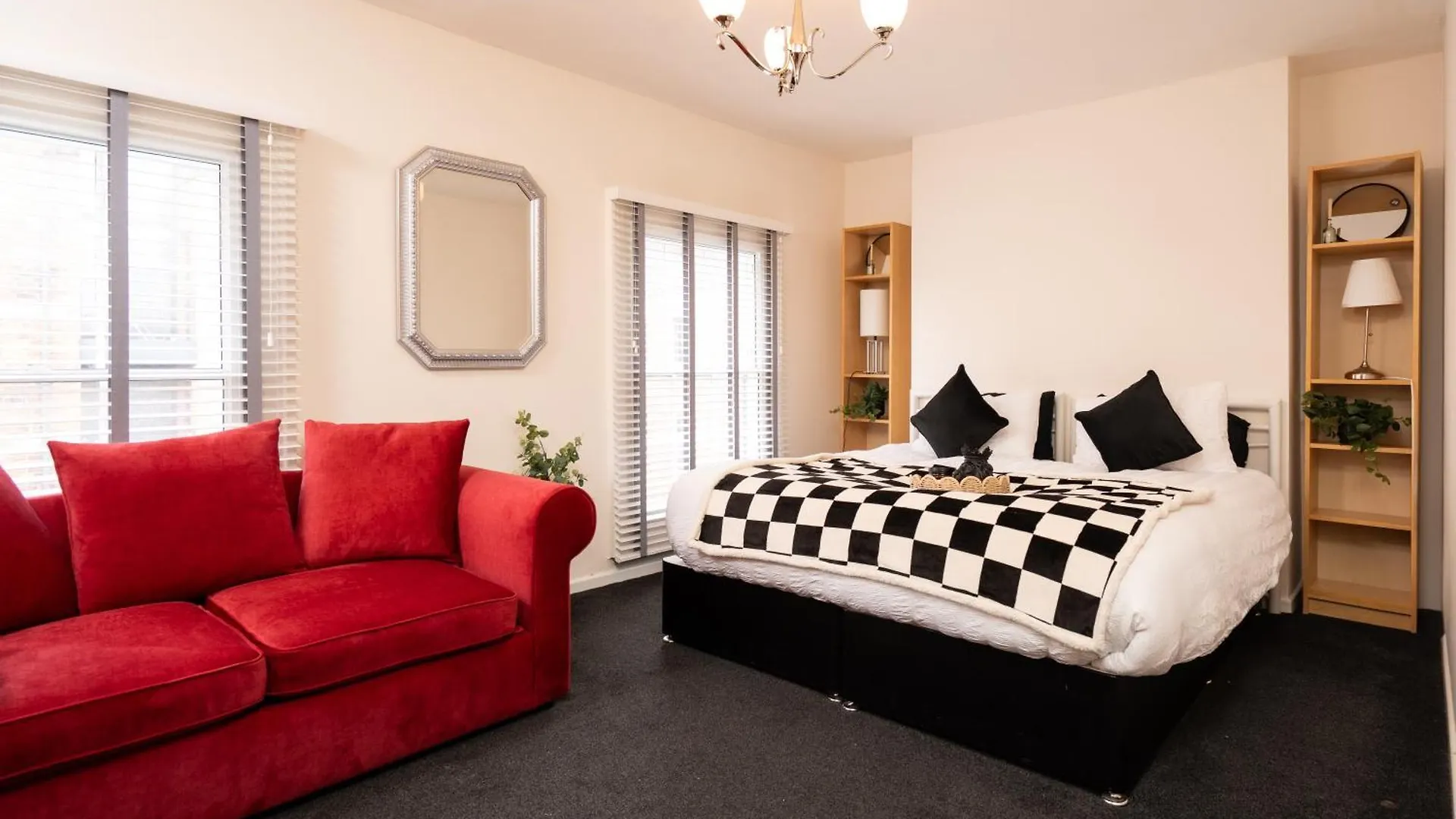 The U2 Crib - Unique History, Stylish With Parking Apartment Belfast