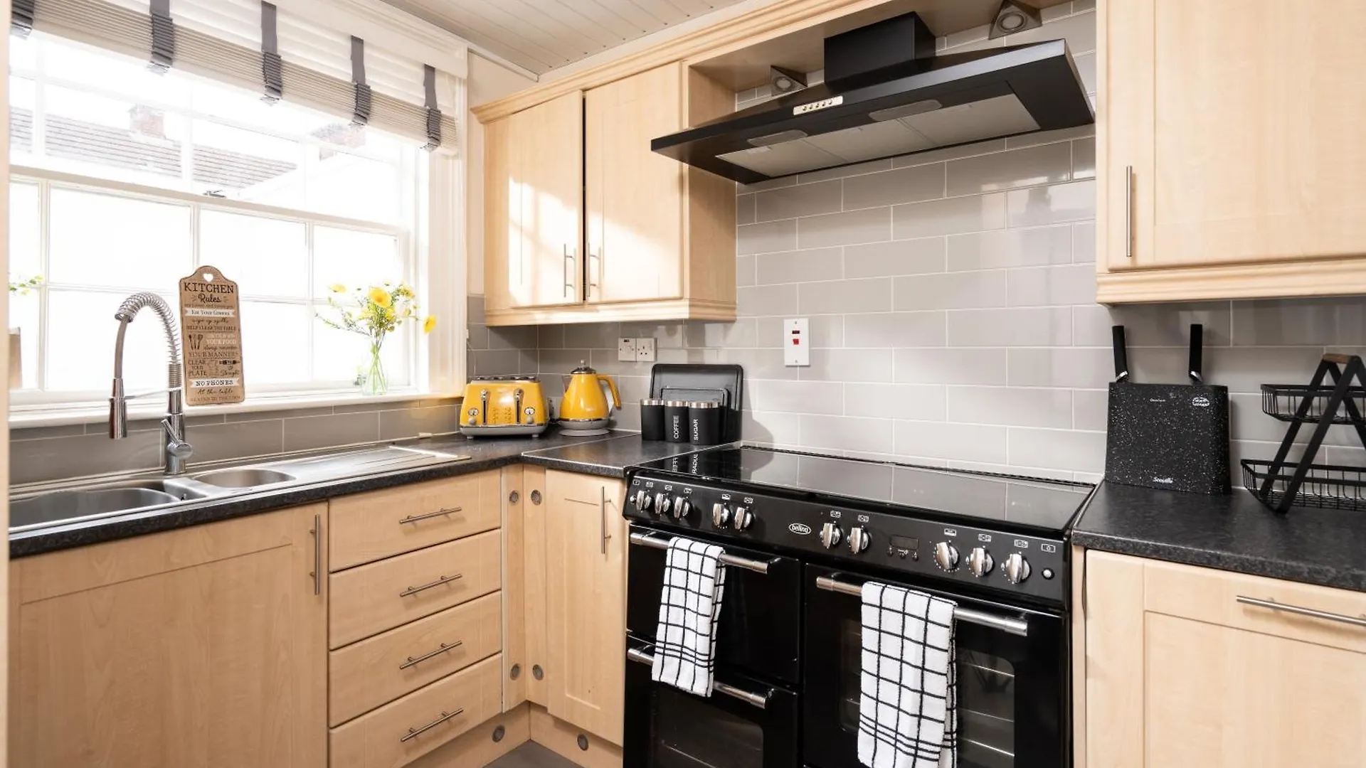 The U2 Crib - Unique History, Stylish With Parking Apartment Belfast