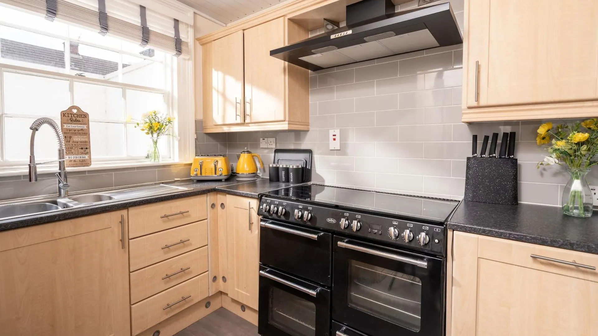 The U2 Crib - Unique History, Stylish With Parking Apartment Belfast United Kingdom