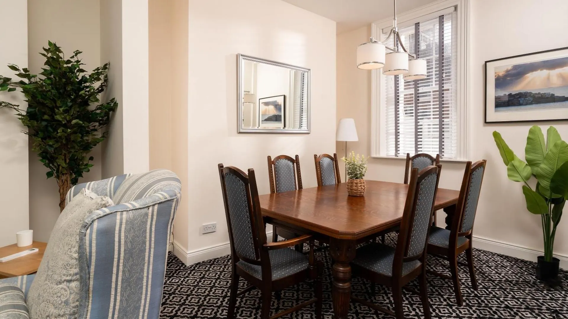 The U2 Crib - Unique History, Stylish With Parking Apartment Belfast United Kingdom