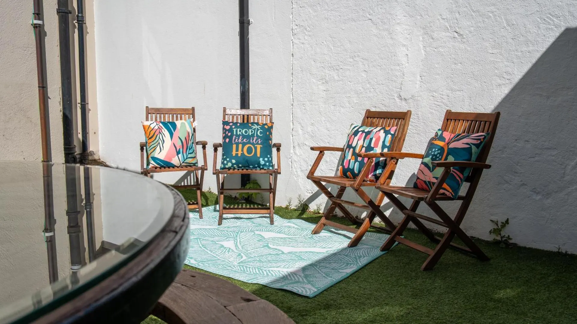 The U2 Crib - Unique History, Stylish With Parking Apartment Belfast